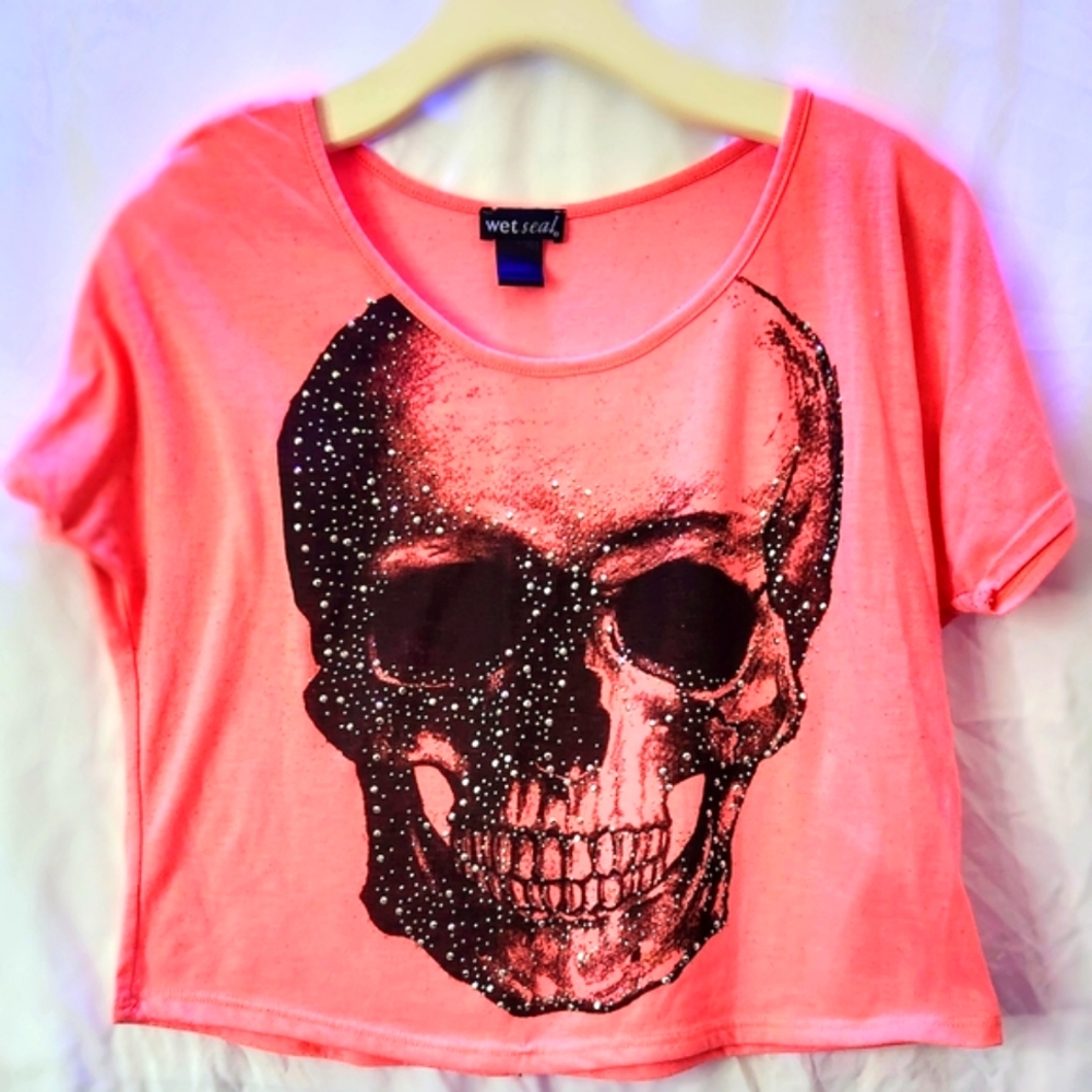 Wet Seal pink short-sleeved Cropped top with a rhinestone skull graphic Large